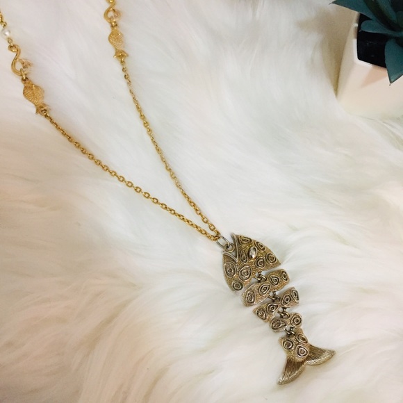 Jewelry - Unique Long Gold Tone Chain with Fishes and pearls